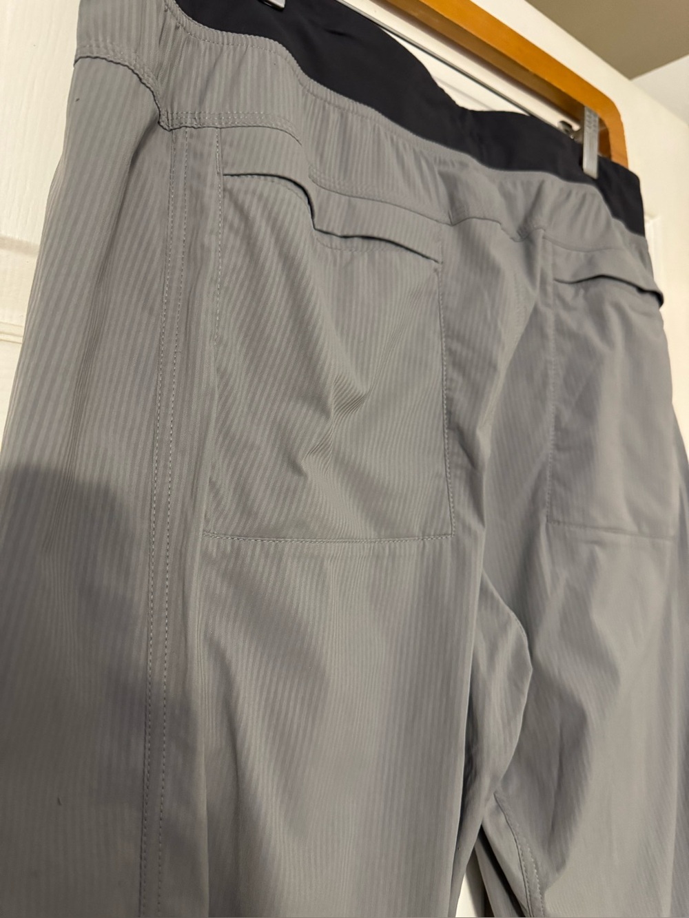 Lululemon Men’s Gray Jogger Pants Size XL 34x34 Stretch Drawcord Hem - Picture 11 of 13